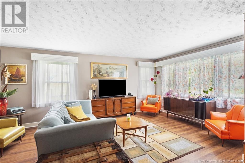 Property at 742 MacLaren Avenue image 3