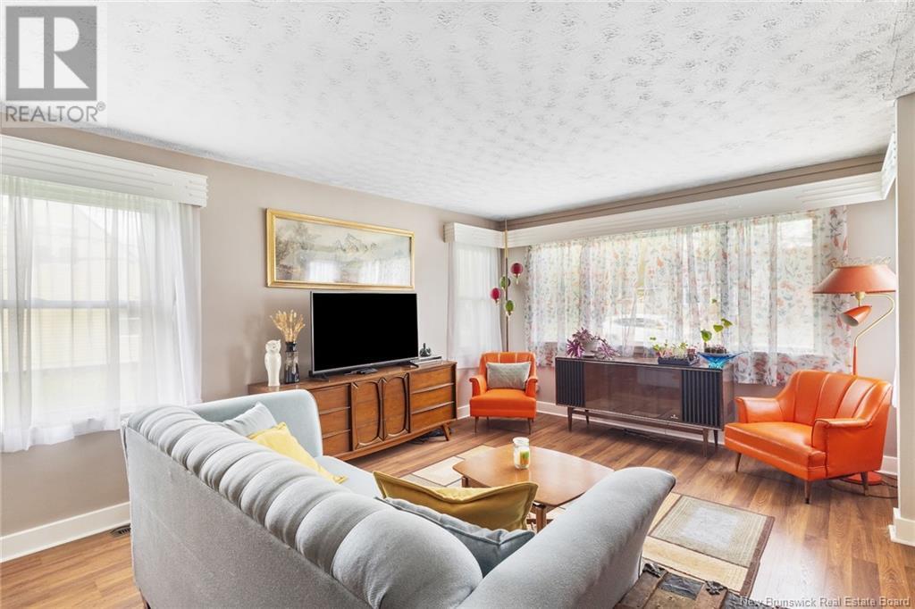 Property at 742 MacLaren Avenue image 4