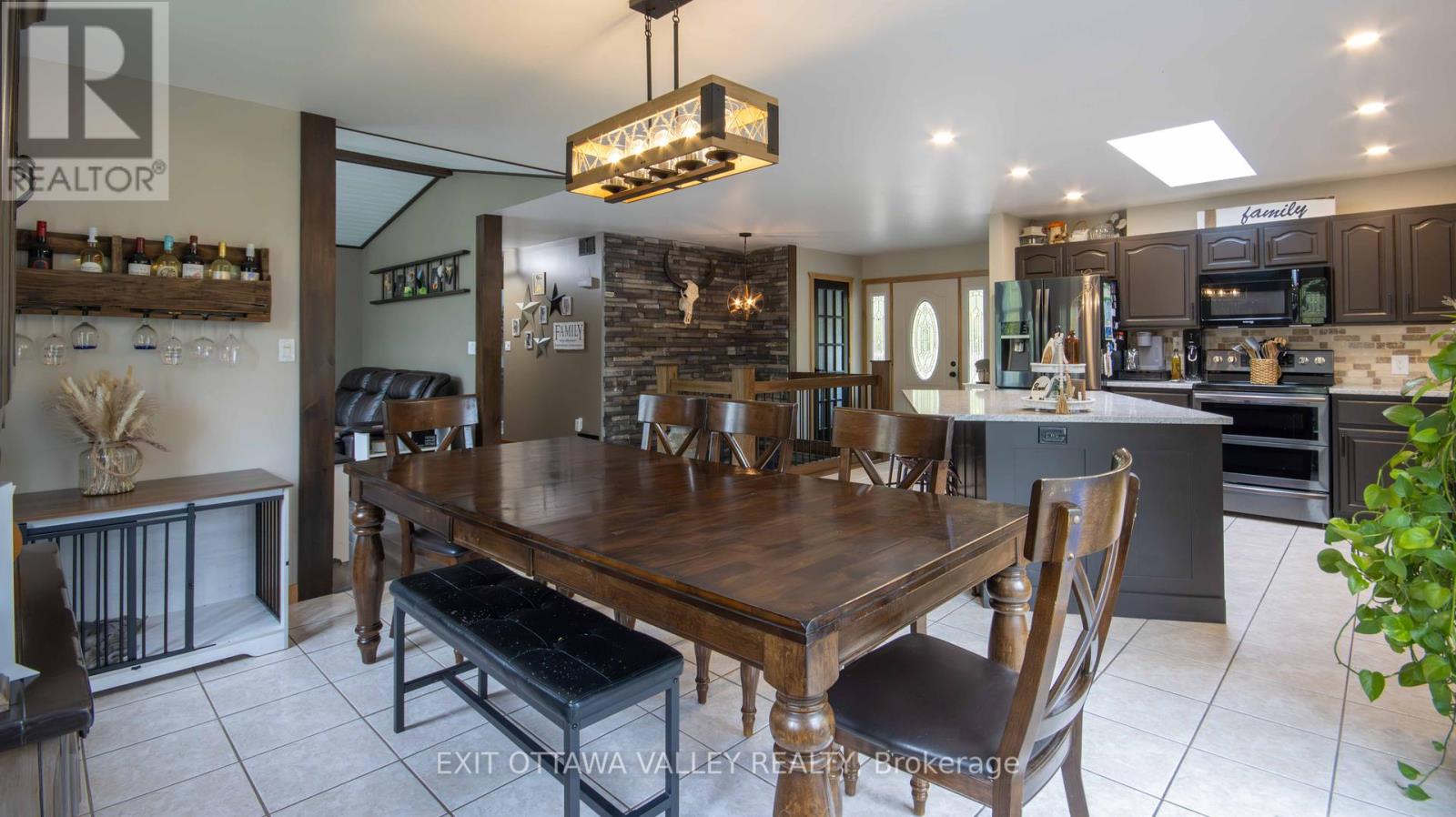 3321 Old Barry's Bay Road, Madawaska Valley, Ontario  K0J 1B0 - Photo 16 - X12168176