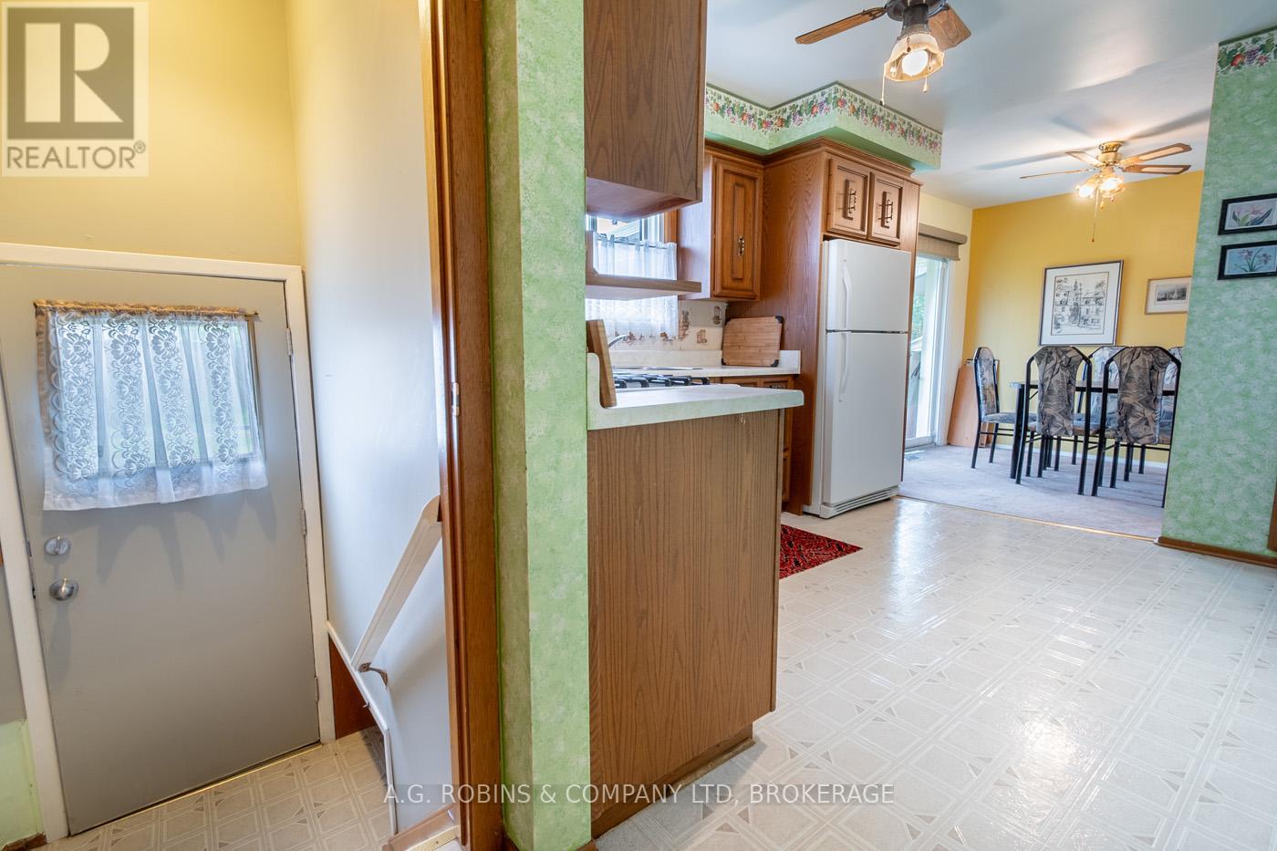 8 Madison Street, Fort Erie, Ontario  L2A 3Z8 - Photo 14 - X12168220