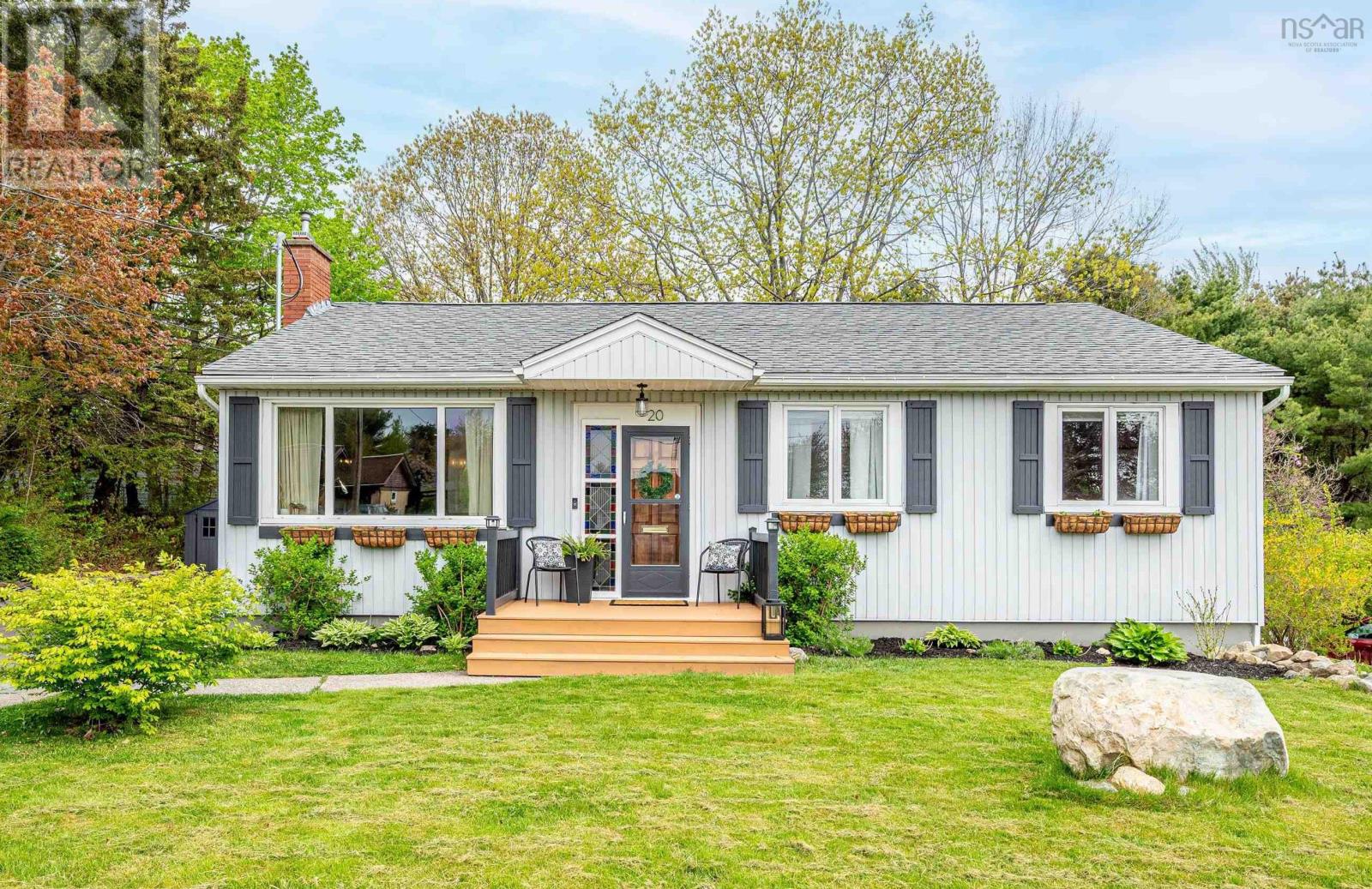 20 Day Avenue, Dartmouth, Nova Scotia  B2W 2V6 - Photo 1 - 202512008
