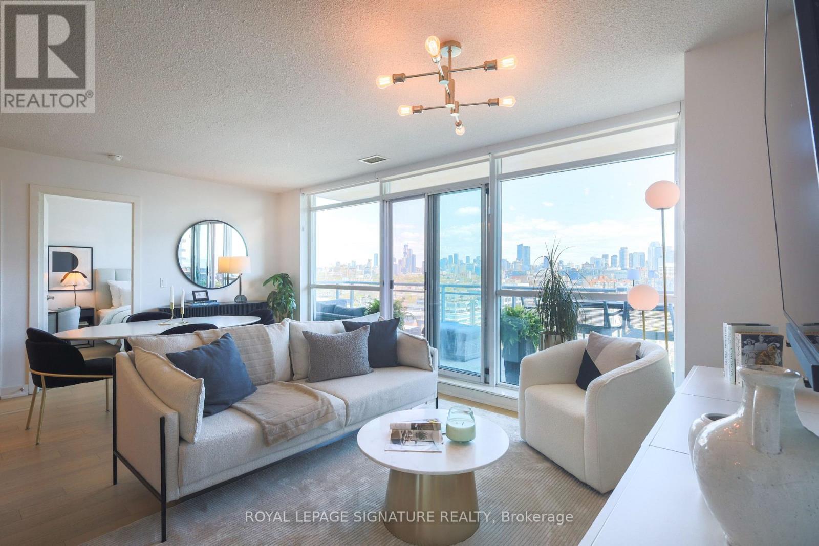 <div class="slider-price">$799,000</div><p>1708 - 80 Western Battery Road, Toronto, Ontario</p>