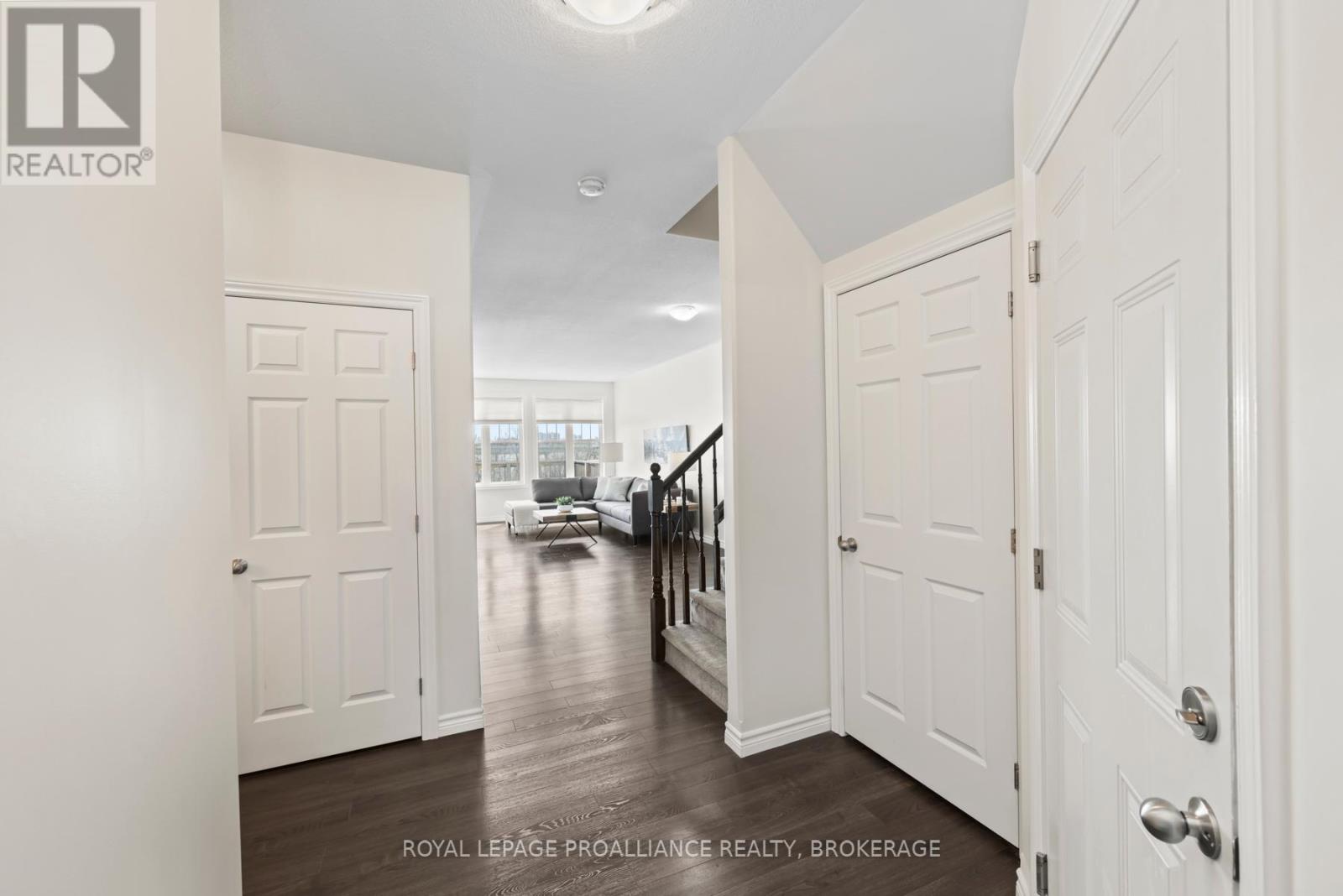 712 Newmarket Lane, Kingston, Ontario  K7K 0C8 - Photo 4 - X12168267
