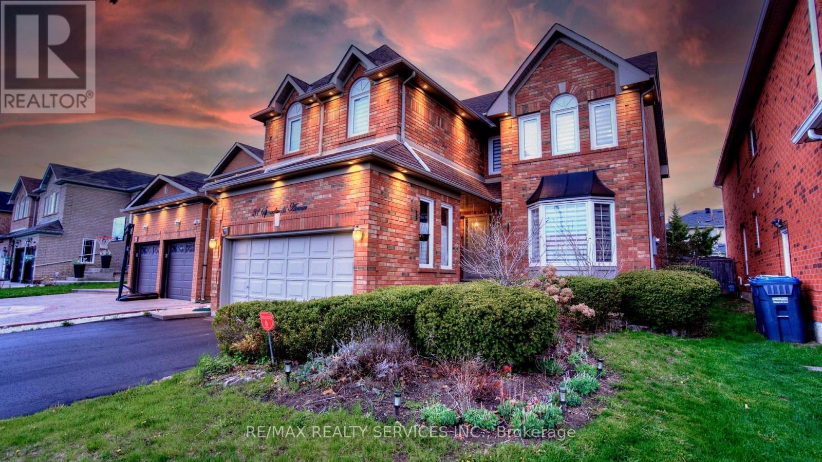87 Sprucelands Avenue, Brampton, Ontario  L6R 1N3 - Photo 2 - W12123433