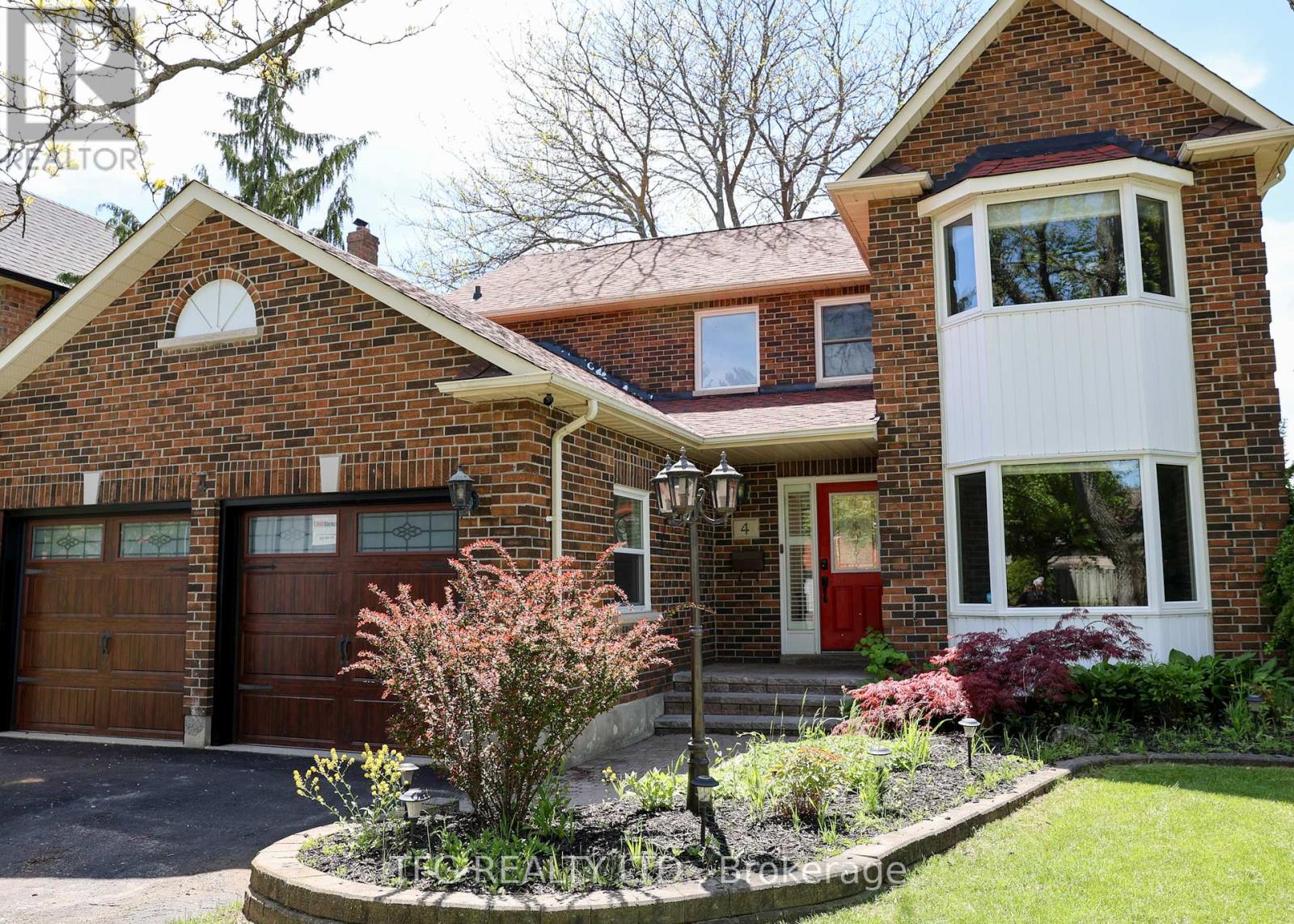 4 CARRIAGE LANE, Clarington, Ontario