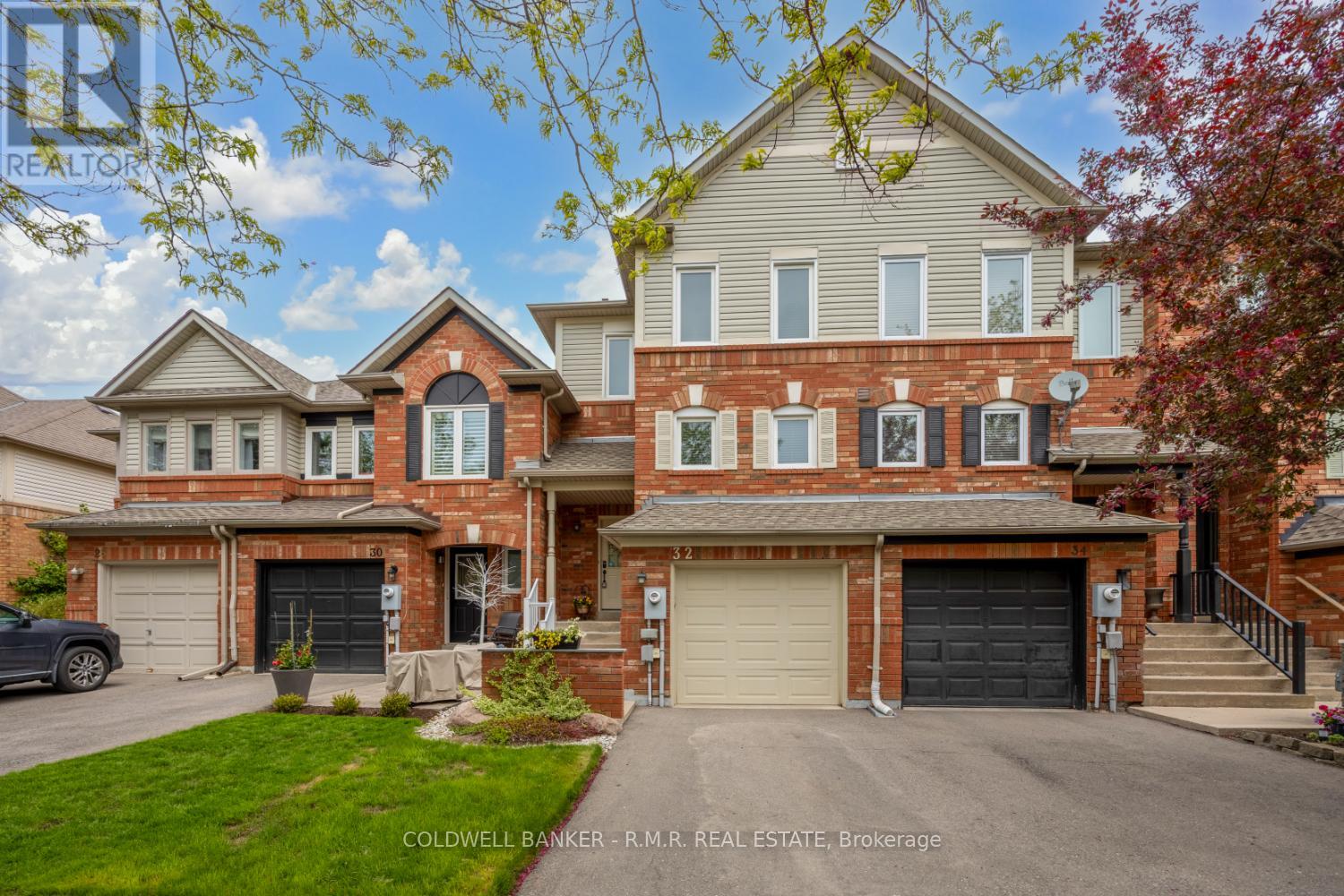 32 Mugford Road, Aurora, Ontario  L4G 7H5 - Photo 2 - N12168256