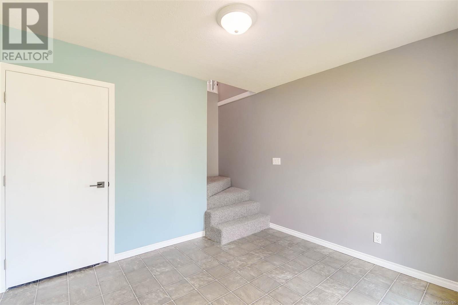 Property at 2848 Roseborough Ave image 1