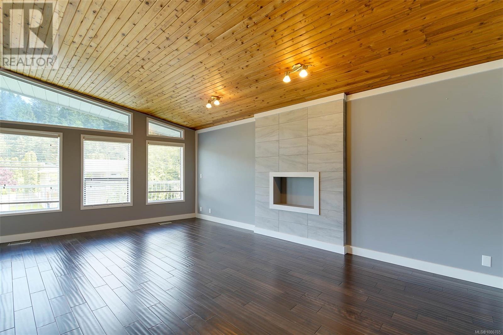 Property at 2848 Roseborough Ave image 3