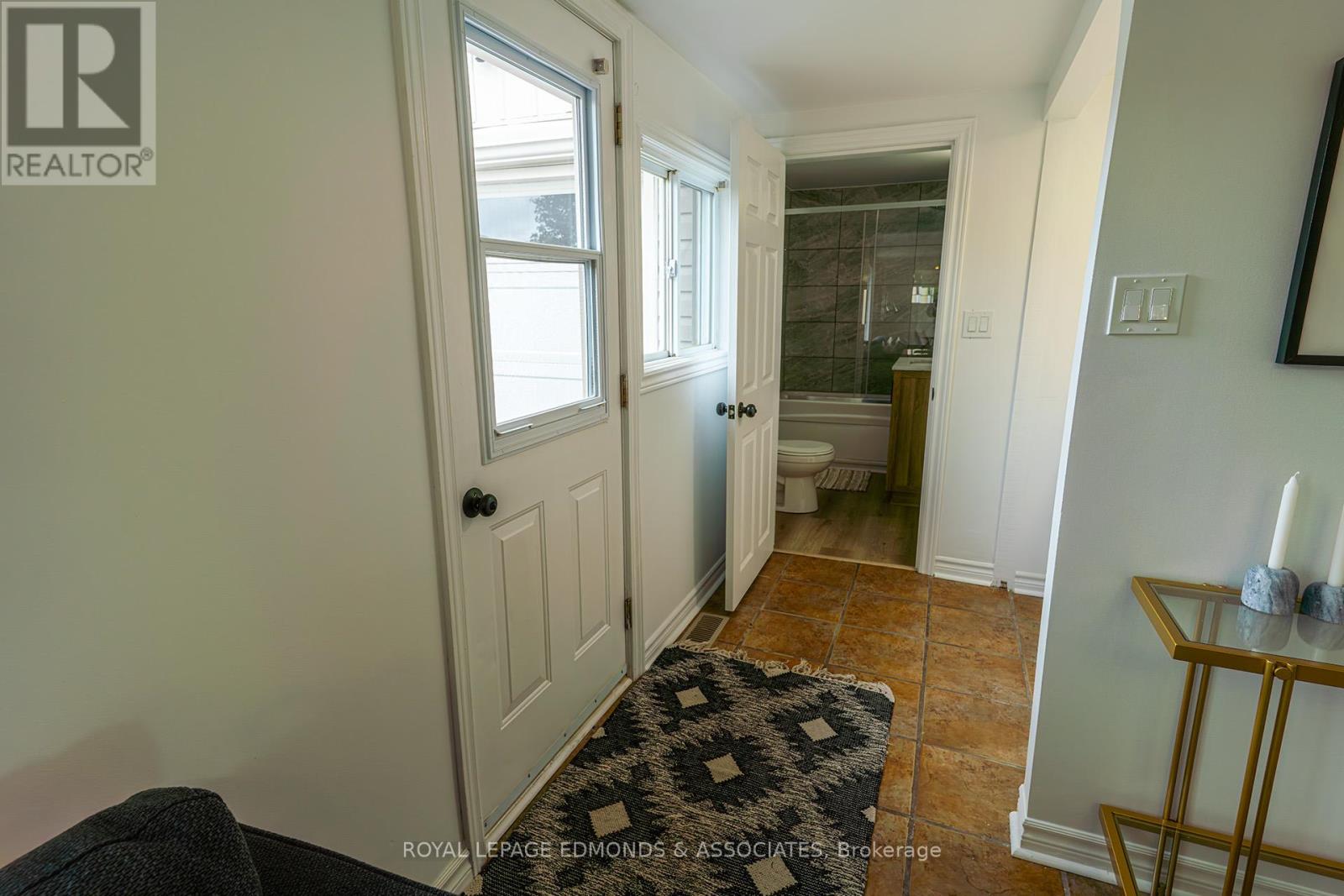 3 Ethel Street, Petawawa, Ontario  K8H 2B7 - Photo 5 - X12168262