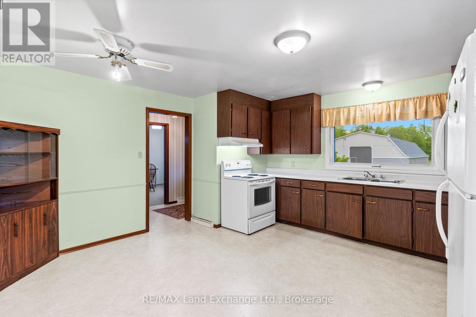 59 Denny's Dam Road, South Bruce Peninsula, Ontario  N0H 2L0 - Photo 10 - X12088827