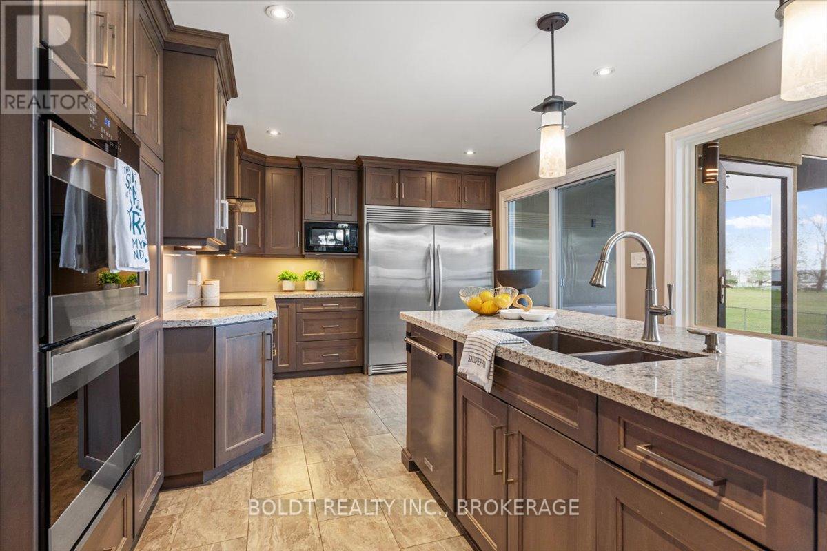 6 Carn Castle Gate, St. Catharines, Ontario  L2P 2X4 - Photo 10 - X12168490