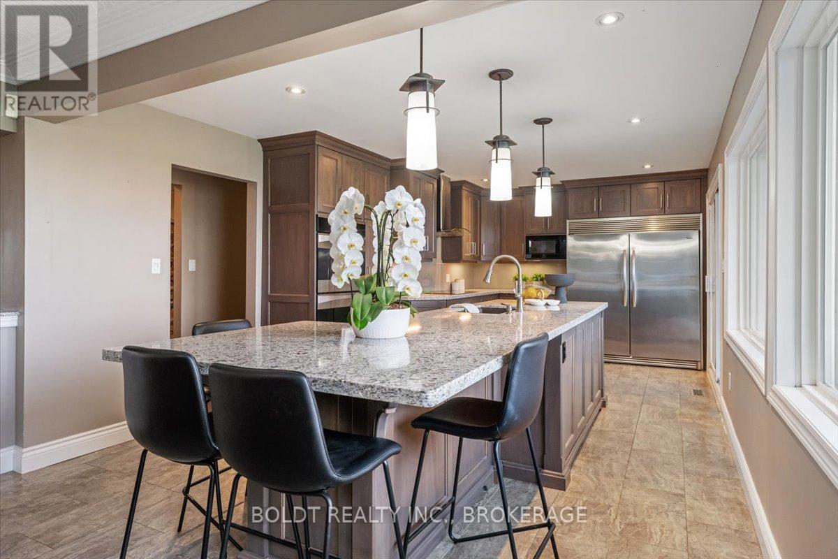6 Carn Castle Gate, St. Catharines, Ontario  L2P 2X4 - Photo 11 - X12168490