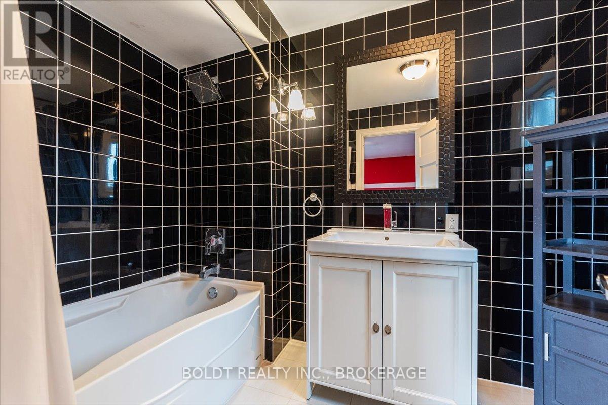 6 Carn Castle Gate, St. Catharines, Ontario  L2P 2X4 - Photo 22 - X12168490