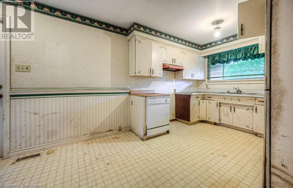 537 Glen Manor Boulevard, Waterloo, Ontario  N2L 4T4 - Photo 6 - 40731095