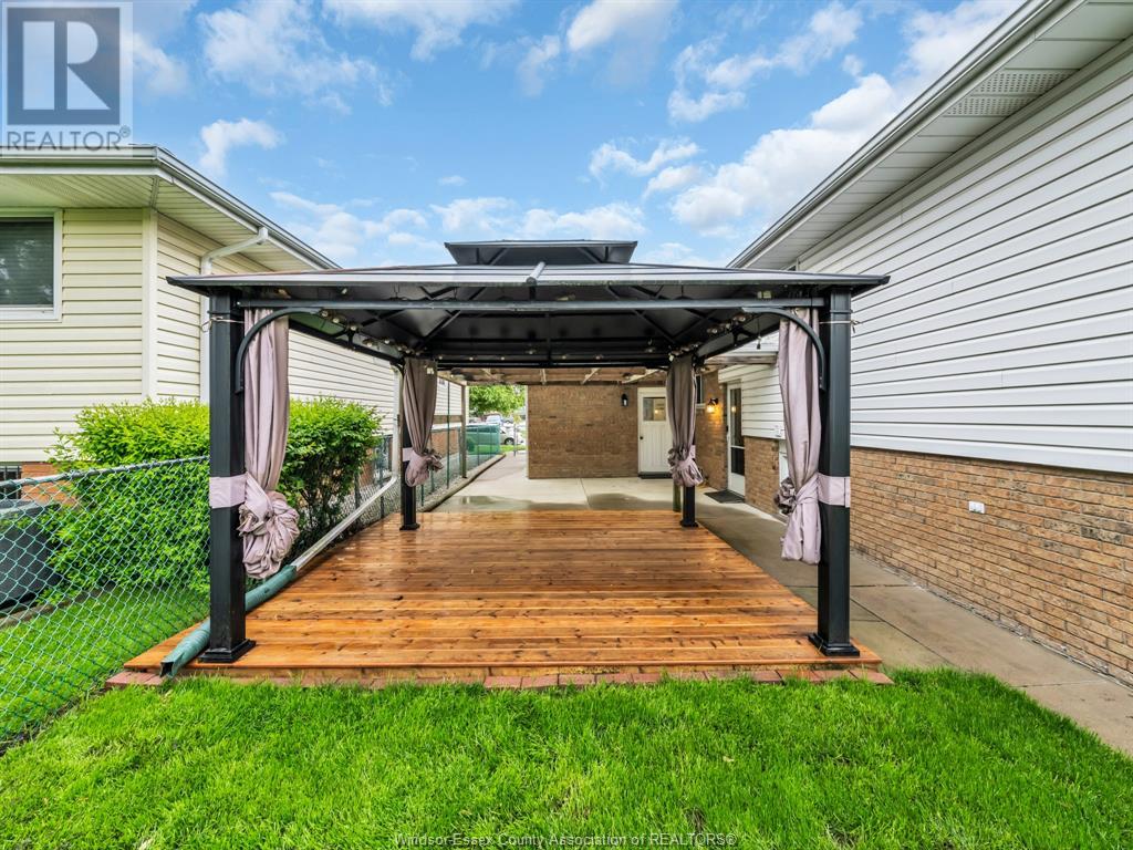 3040 Forest Glade Drive, Windsor, Ontario  N8R 1L5 - Photo 7 - 25012863