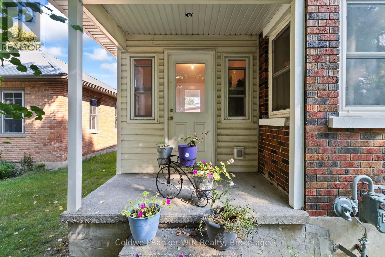 121 Queen Street W, Wellington North, Ontario  N0G 2L1 - Photo 5 - X12168343
