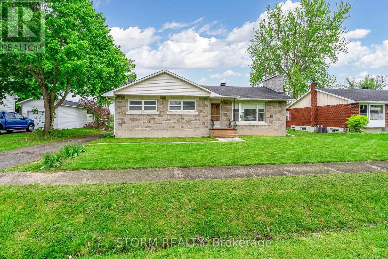 52 St Lawrence Street, South Stormont, Ontario  K0C 1M0 - Photo 1 - X12168460