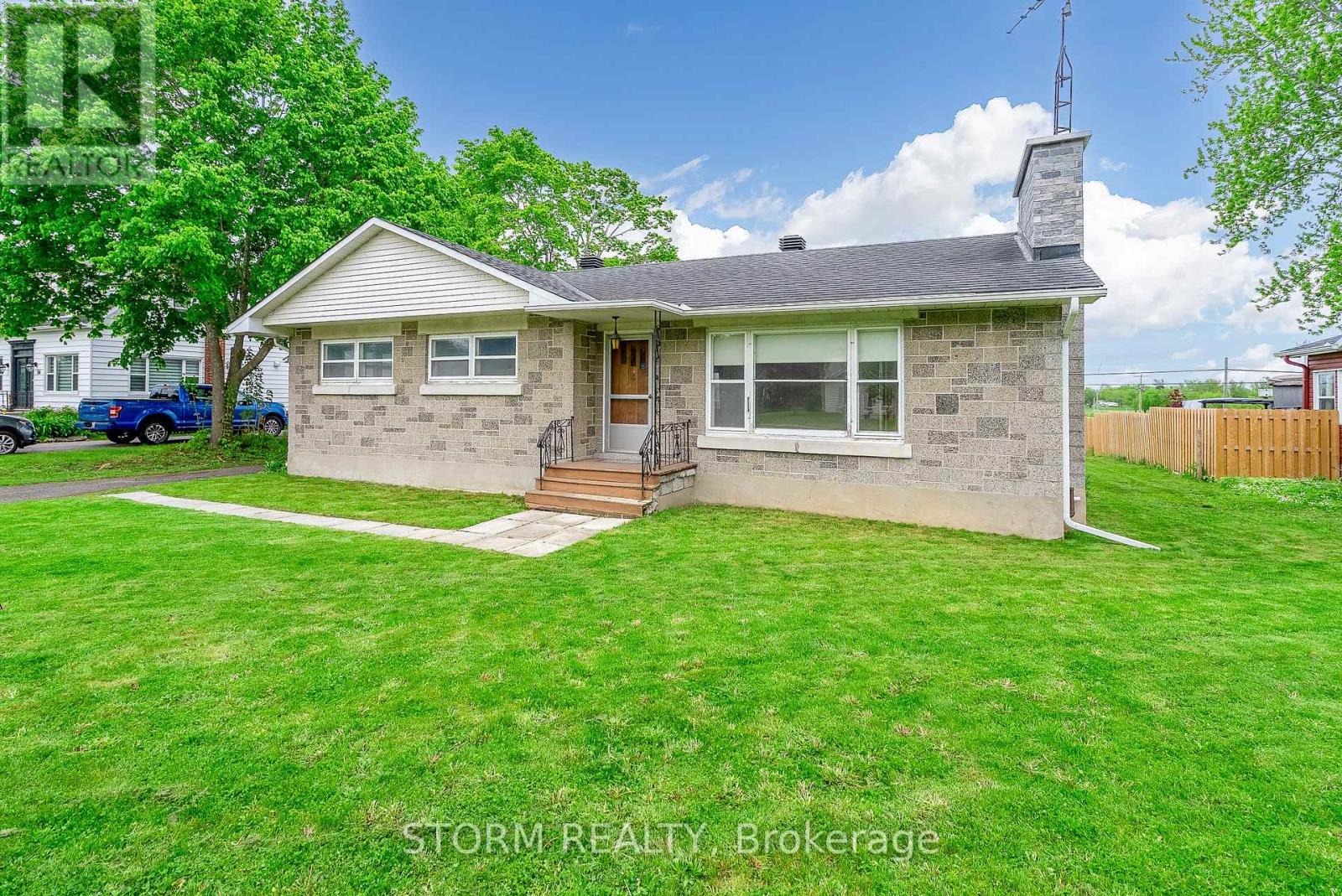 52 St Lawrence Street, South Stormont, Ontario  K0C 1M0 - Photo 2 - X12168460