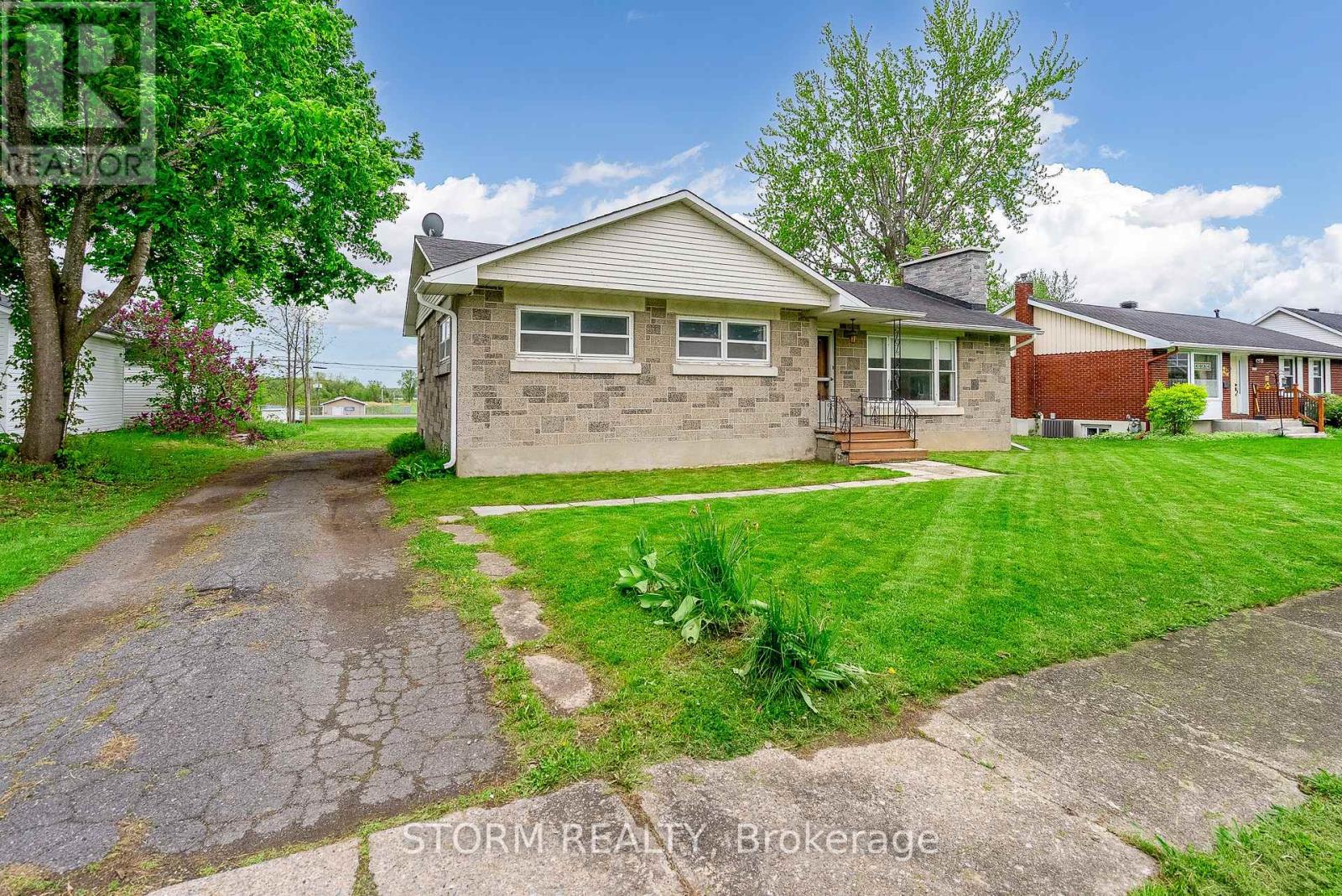 52 St Lawrence Street, South Stormont, Ontario  K0C 1M0 - Photo 3 - X12168460