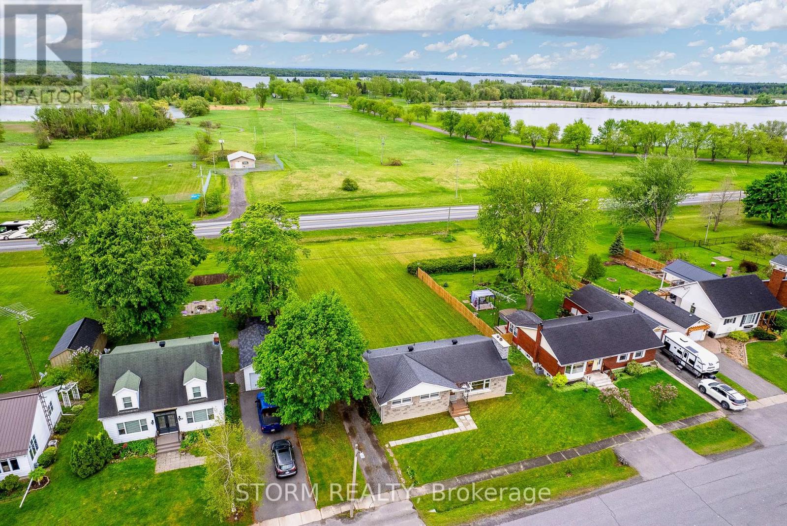 52 St Lawrence Street, South Stormont, Ontario  K0C 1M0 - Photo 5 - X12168460