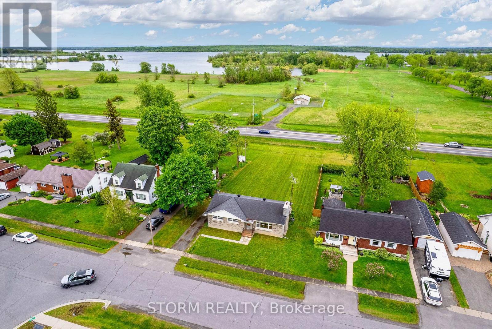 52 St Lawrence Street, South Stormont, Ontario  K0C 1M0 - Photo 6 - X12168460
