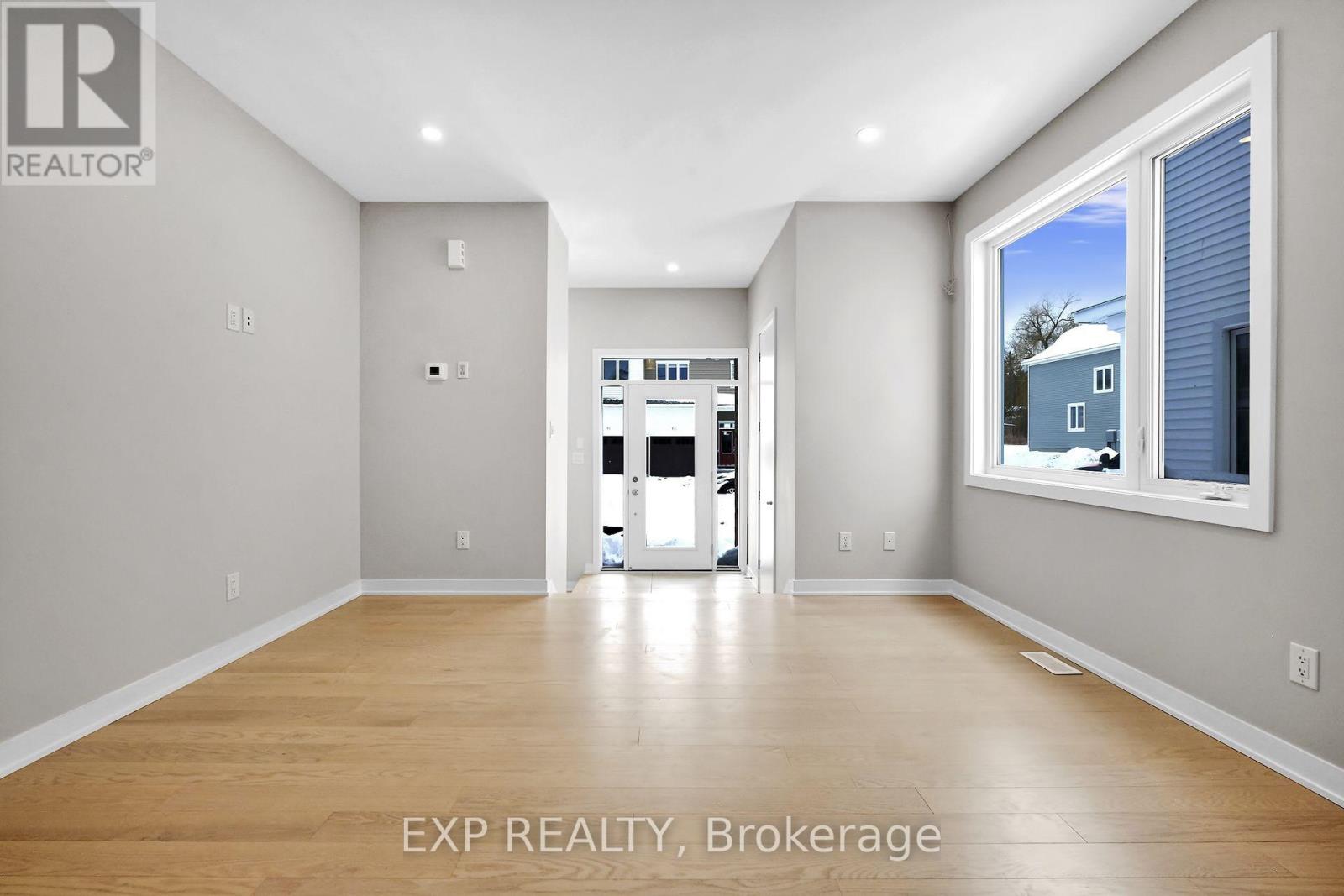 98 Pizzicato Street, Ottawa, Ontario  K1C 7G4 - Photo 5 - X12168285