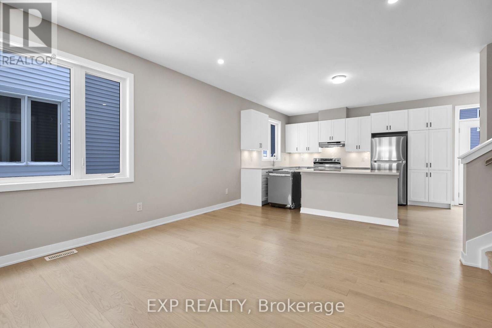 98 Pizzicato Street, Ottawa, Ontario  K1C 7G4 - Photo 6 - X12168285