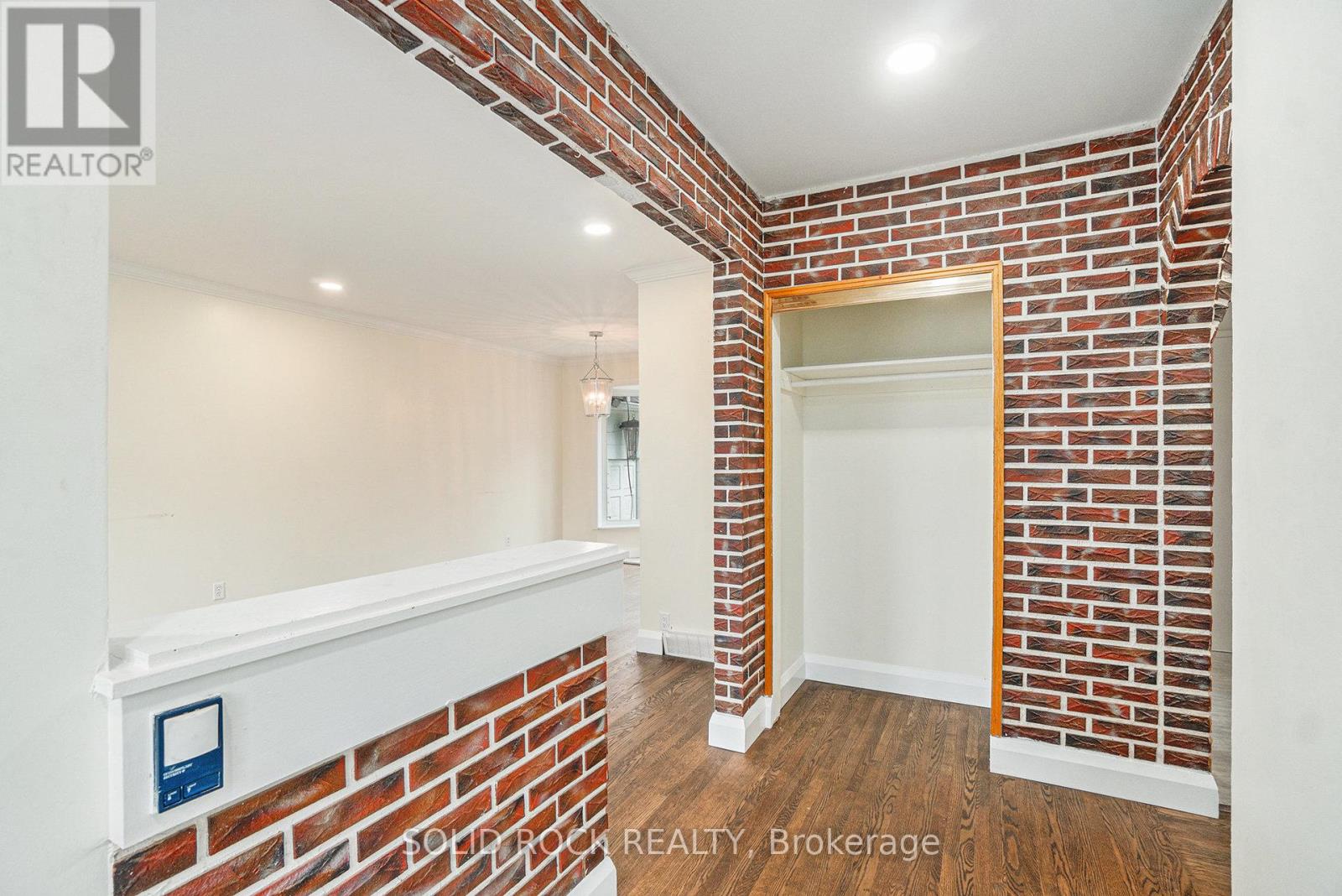 196 Morrena Road, Ottawa, Ontario  K2L 1E1 - Photo 4 - X12168327