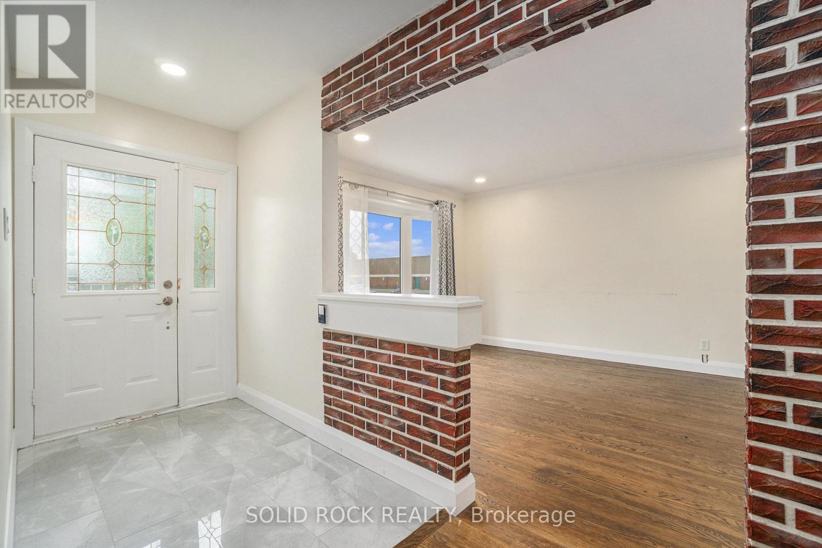 196 Morrena Road, Ottawa, Ontario  K2L 1E1 - Photo 5 - X12168327