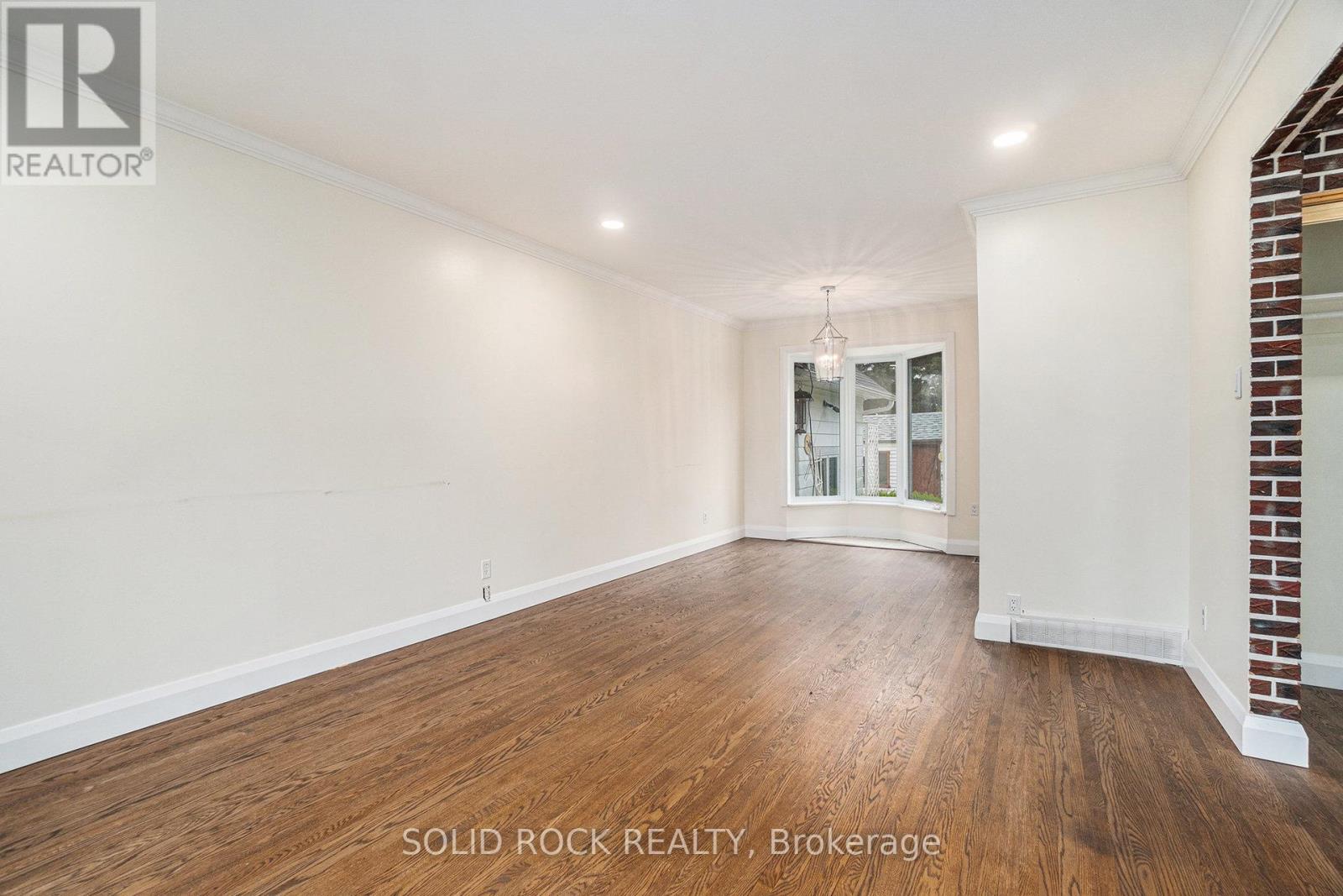 196 Morrena Road, Ottawa, Ontario  K2L 1E1 - Photo 8 - X12168327