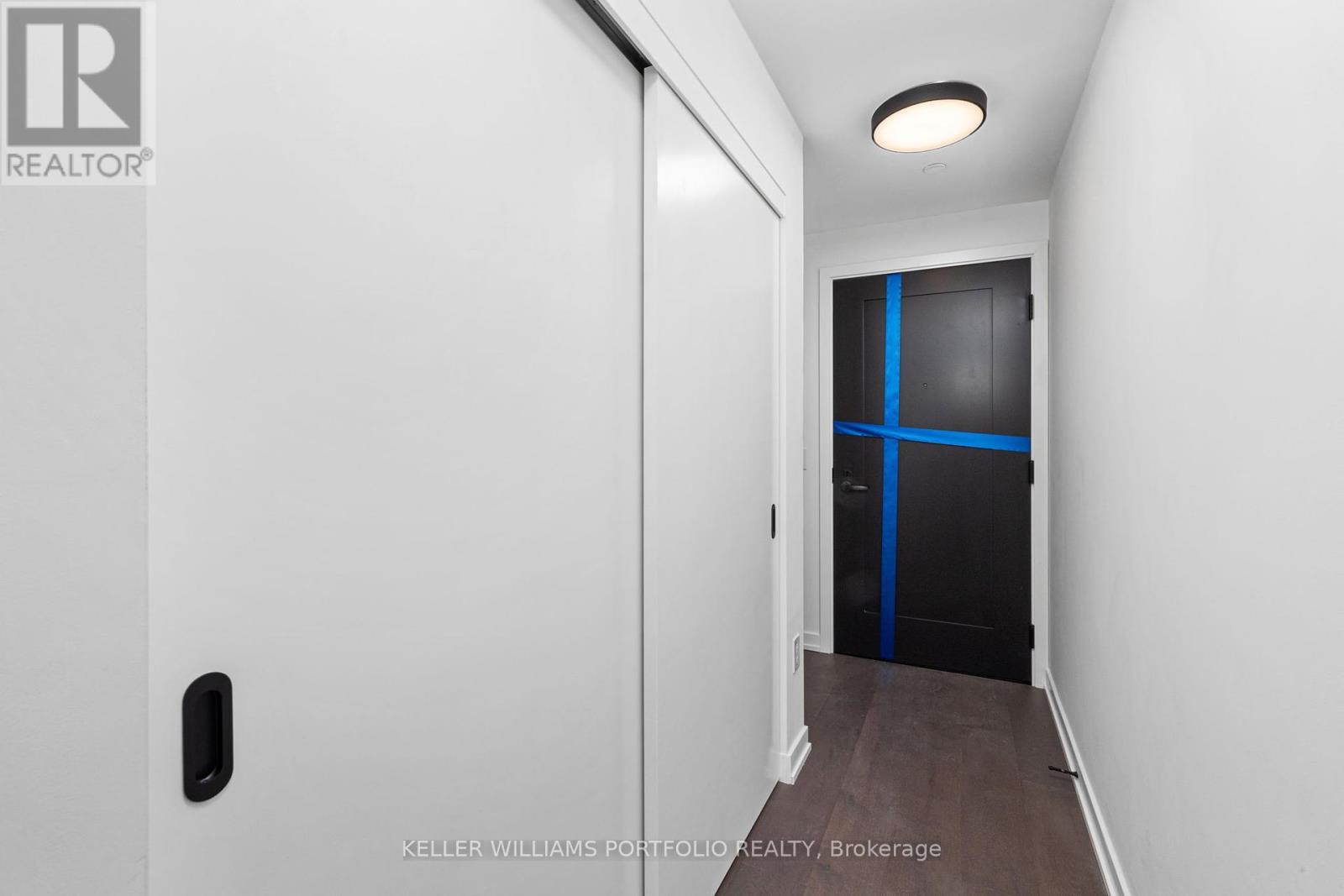 301 - 123 Portland Street, Toronto, Ontario  M5V 0V9 - Photo 8 - C12168227