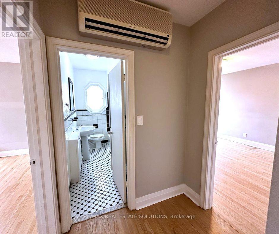 4 - 5 Warwick Avenue, Toronto (Humewood-Cedarvale), Ontario  M6C 1T5 - Photo 33 - C12168293
