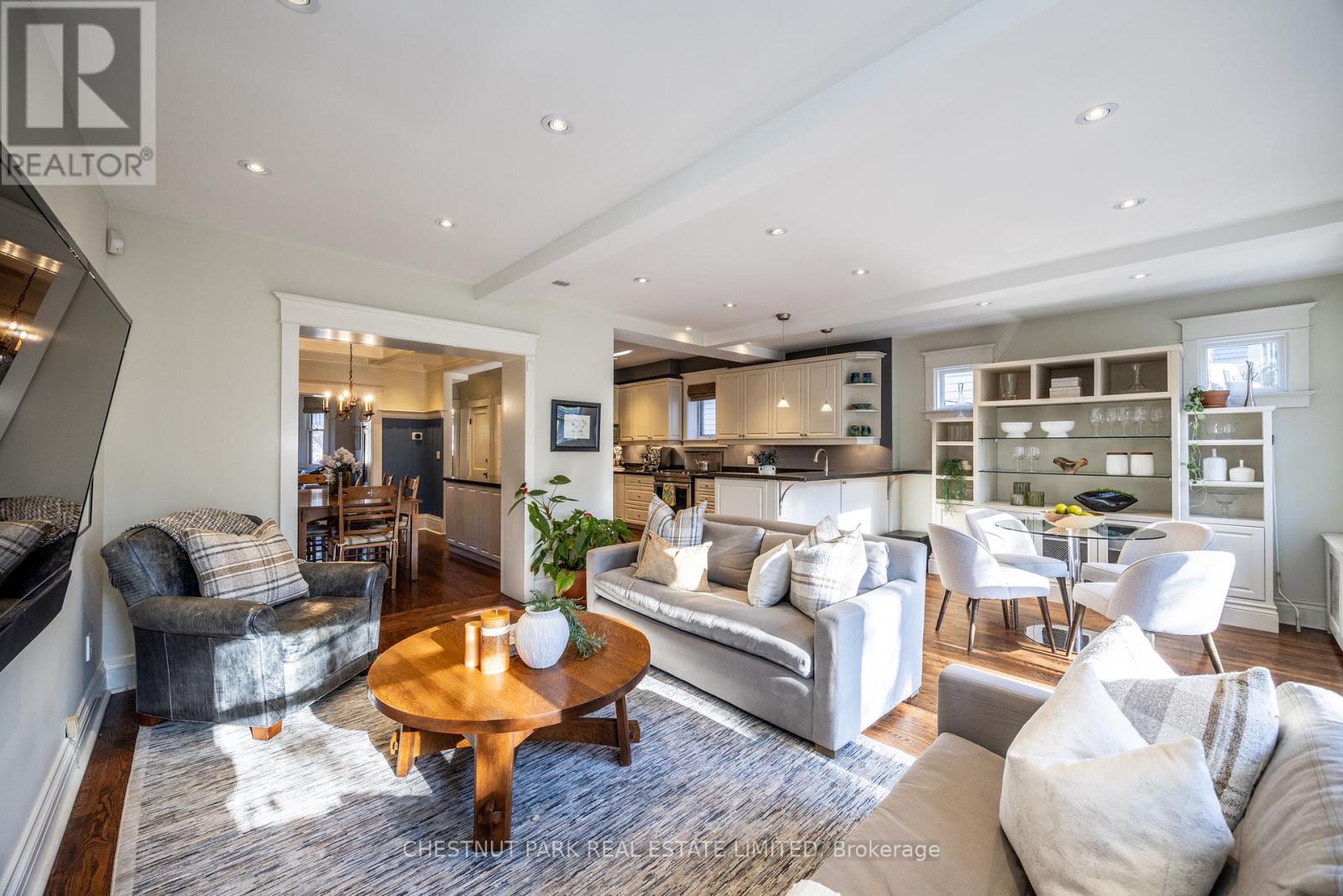85 Duggan Avenue, Toronto (Yonge-St. Clair), Ontario  M4V 1Y1 - Photo 16 - C12168388