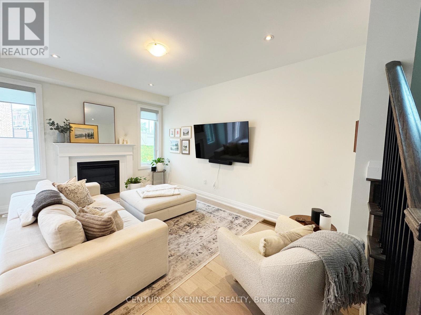 16 Cecil Sinclair Drive, Markham, Ontario  L6C 3L3 - Photo 4 - N12160222