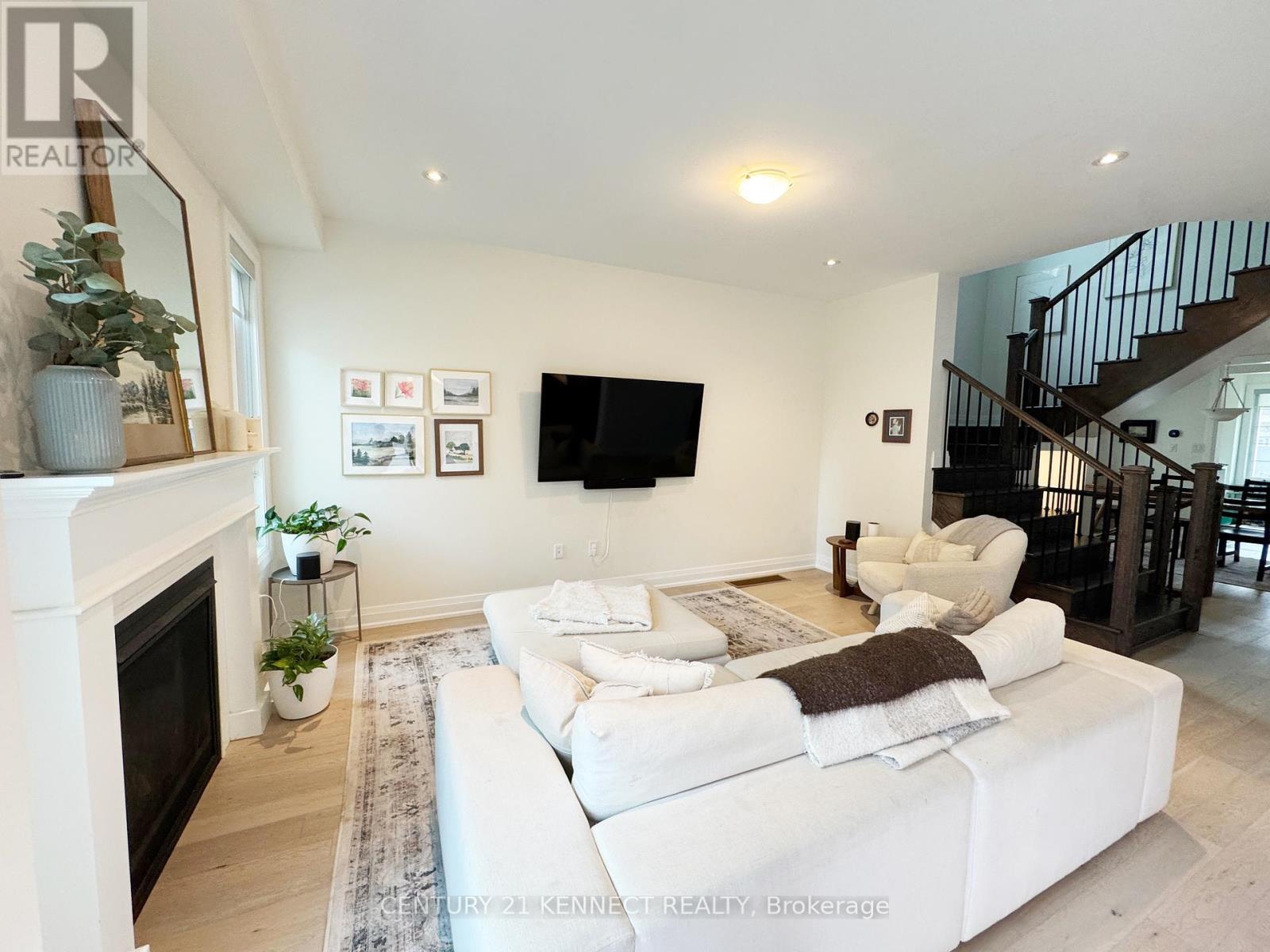 16 Cecil Sinclair Drive, Markham, Ontario  L6C 3L3 - Photo 5 - N12160222