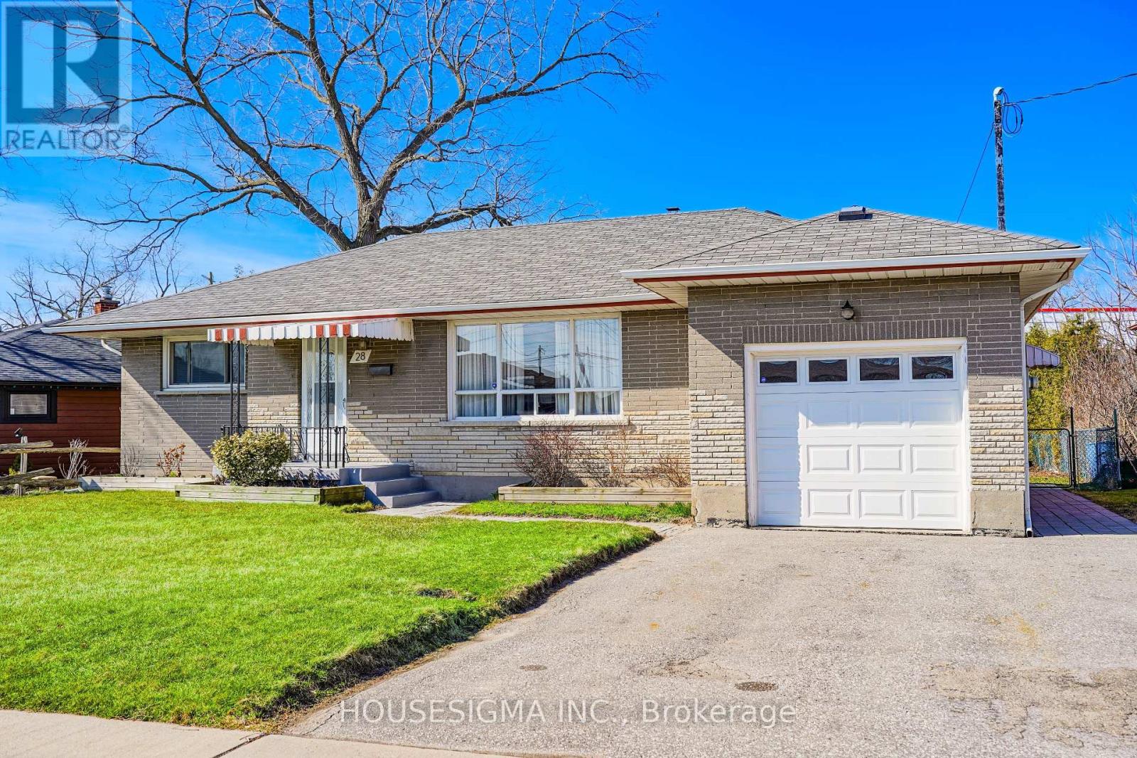 28 Sandra Street E, Oshawa (Farewell), Ontario  L1H 3W3 - Photo 3 - E12168281