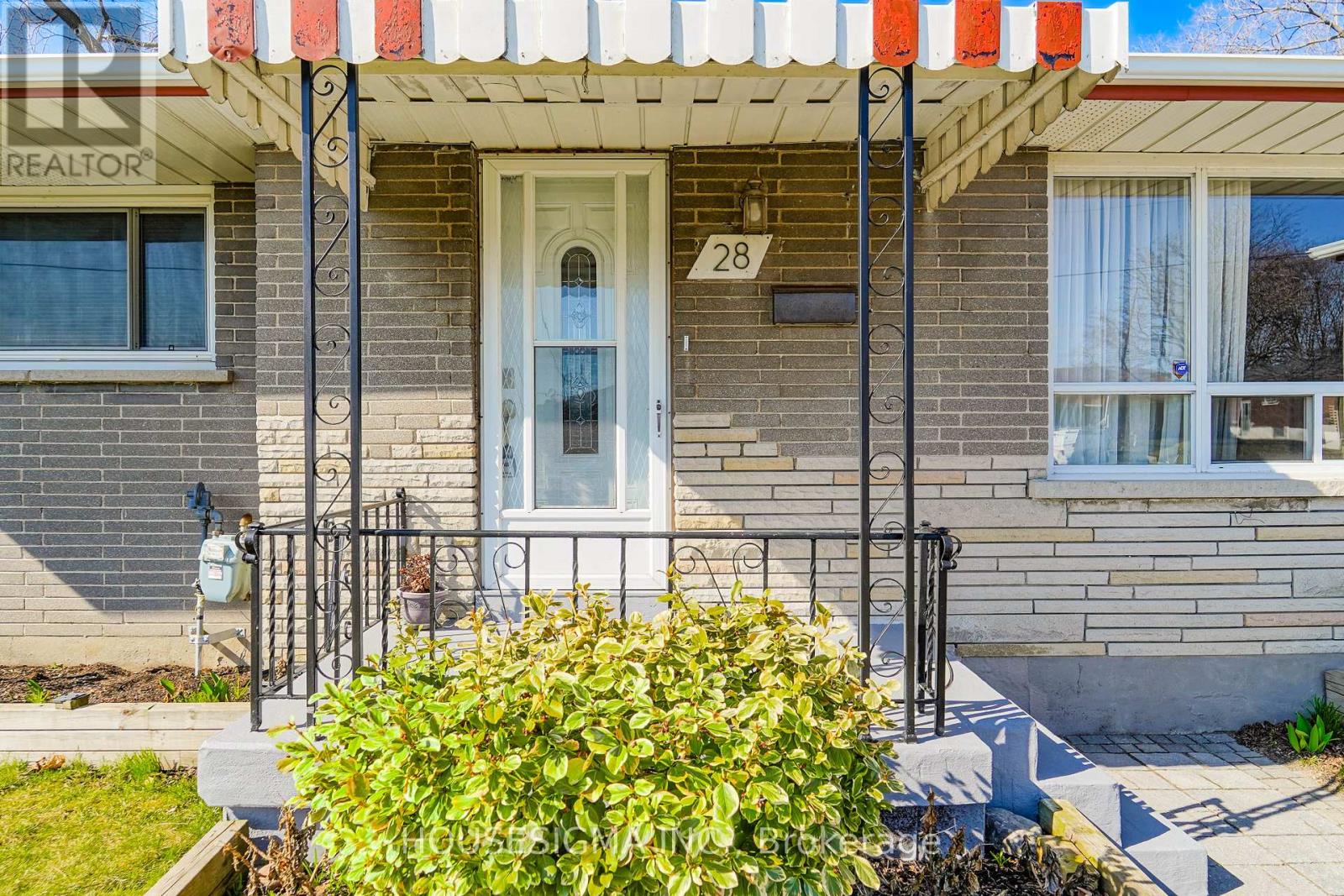 28 Sandra Street E, Oshawa, Ontario  L1H 3W3 - Photo 5 - E12168281