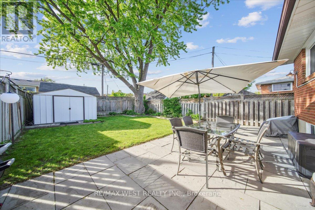 1215 Gripsholm Road, Mississauga, Ontario  L4Y 2G8 - Photo 12 - W12163165