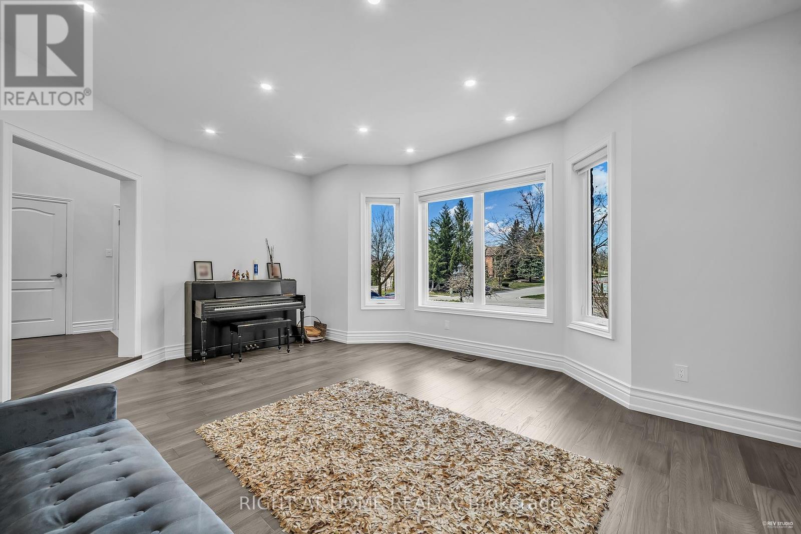 1092 Stonehaven Avenue, Newmarket, Ontario  L3X 1M7 - Photo 3 - N12168291