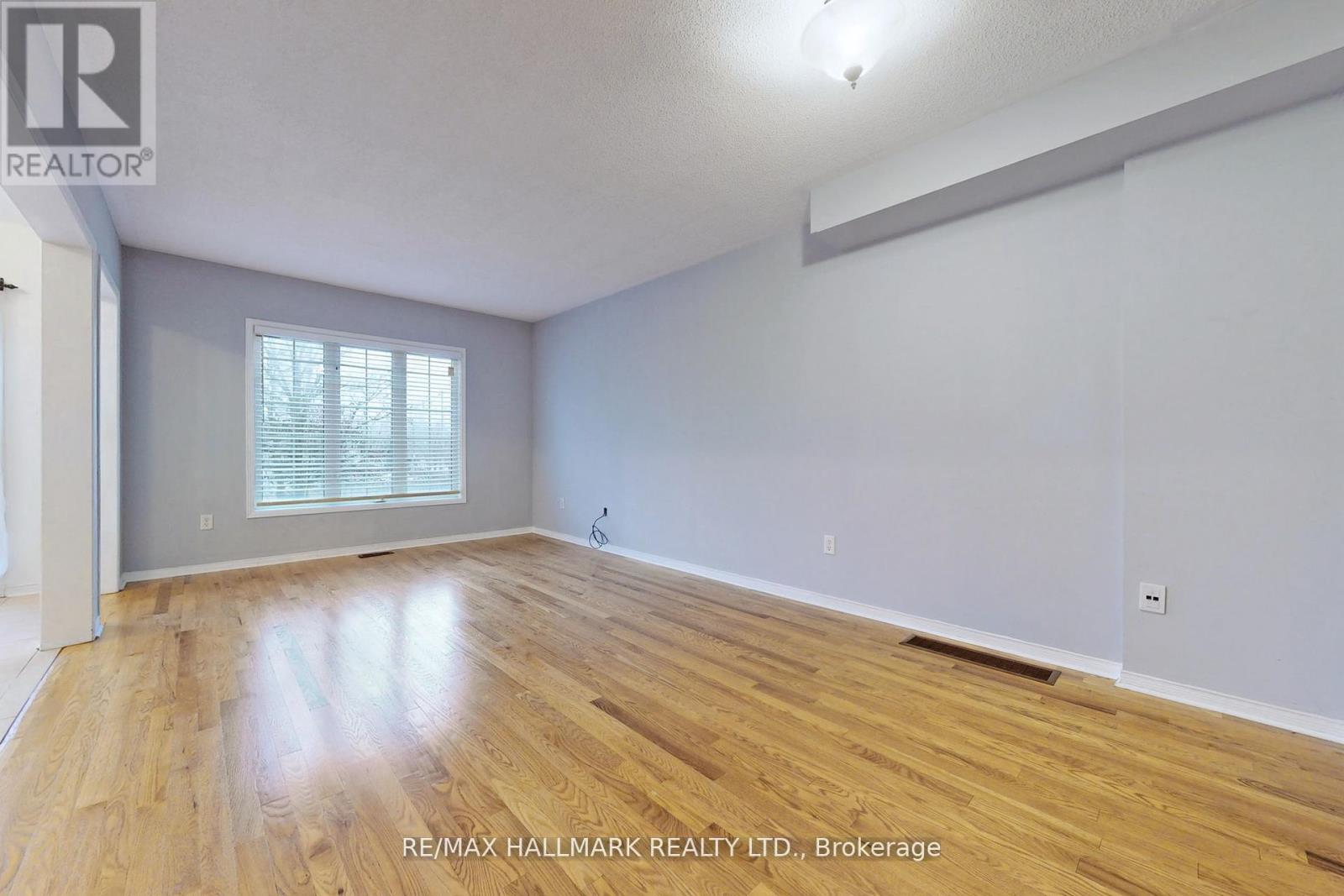 55 Walkview Crescent, Richmond Hill, Ontario  L4E 4H6 - Photo 8 - N12168301