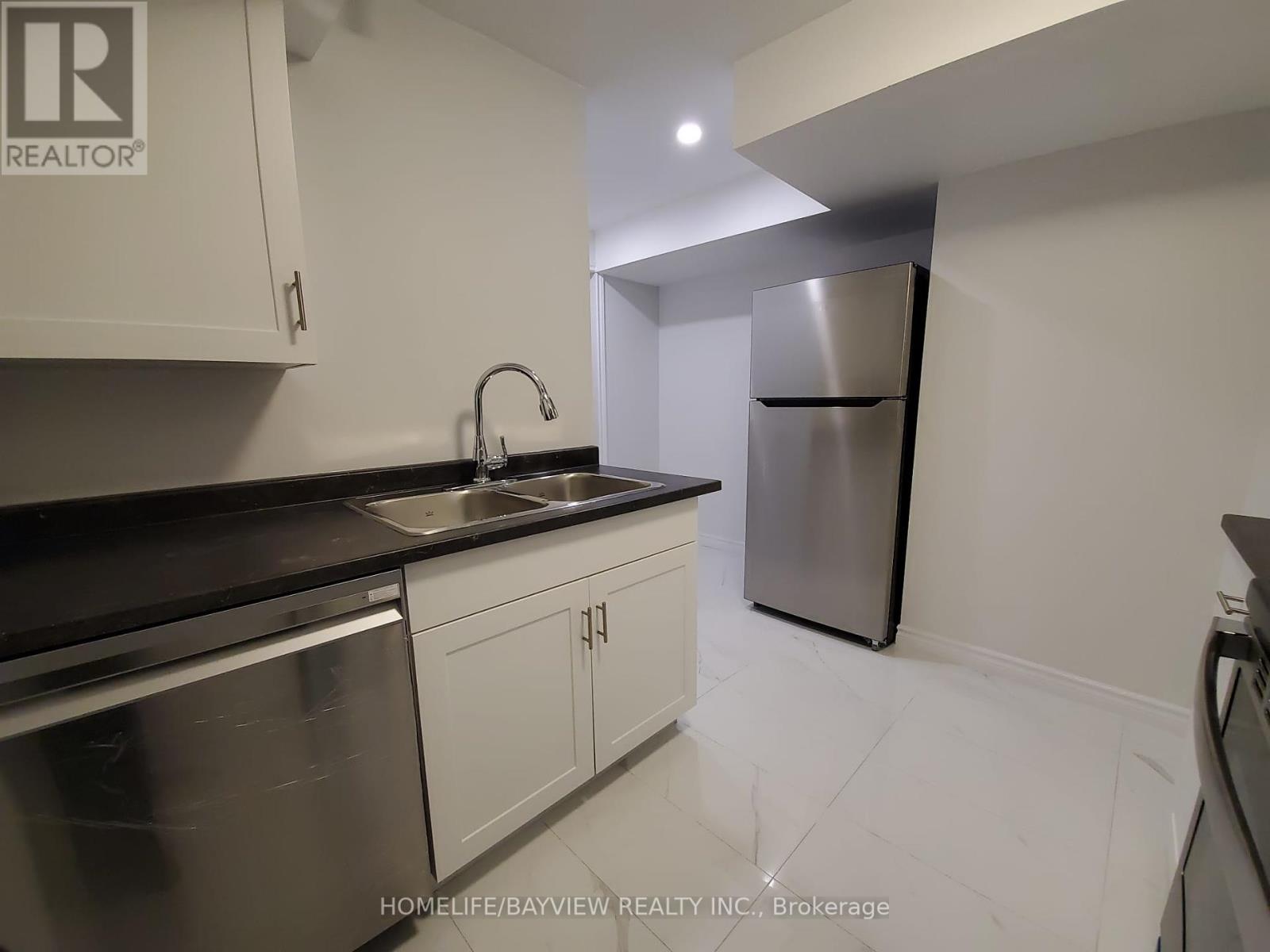 644 Mcbean Avenue, Newmarket, Ontario  L3X 2J5 - Photo 30 - N12168413
