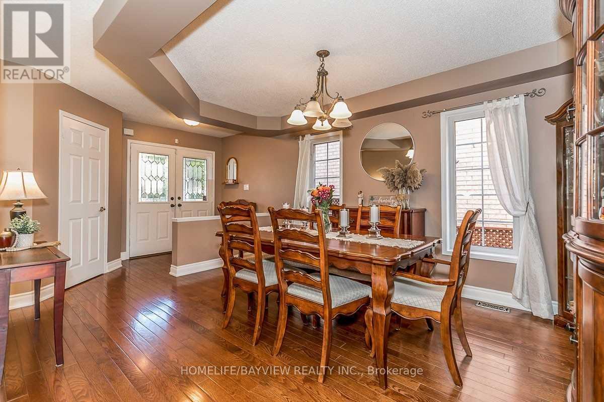 644 Mcbean Avenue, Newmarket, Ontario  L3X 2J5 - Photo 5 - N12168413