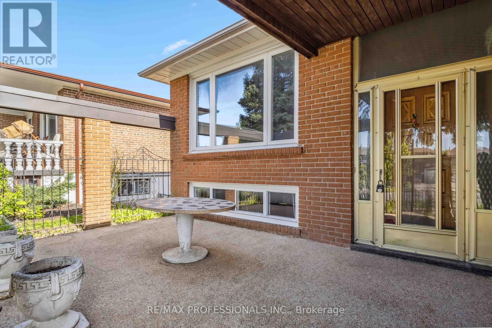 Property at 525 WOODBRIDGE AVENUE image 2