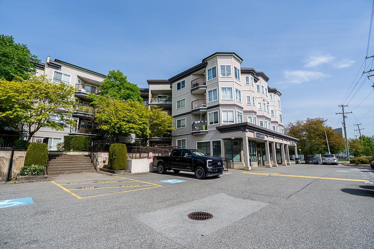 305 5765 Glover Road, Langley, British Columbia  V3A 8M8 - Photo 1 - R3005553