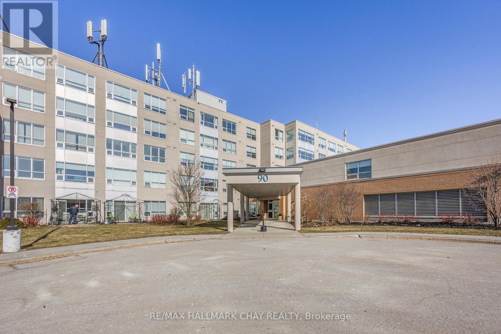 412 - 90 Dean Avenue, Barrie (Painswick South), Ontario  L4N 0M3 - Photo 1 - S12168173