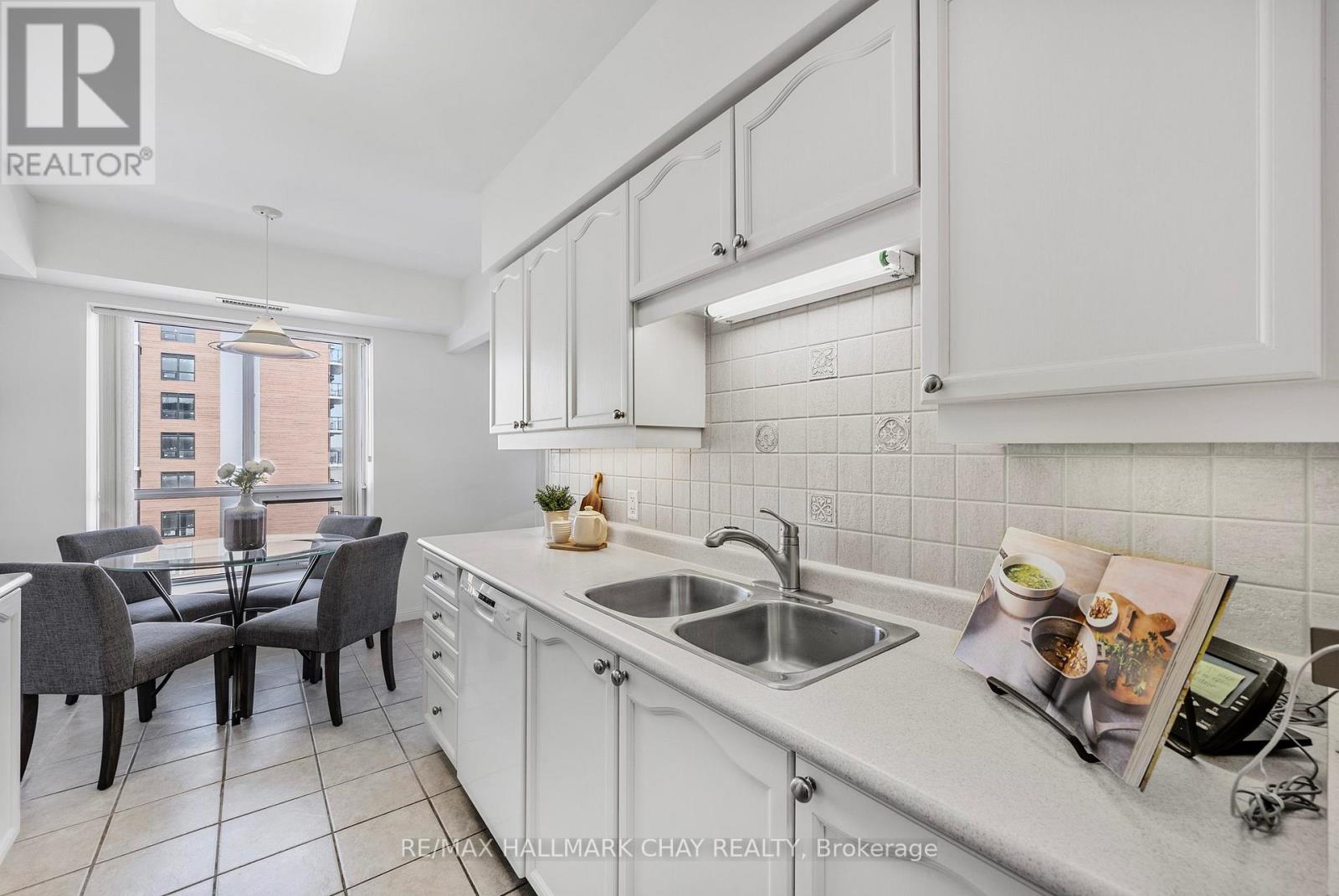412 - 90 Dean Avenue, Barrie (Painswick South), Ontario  L4N 0M3 - Photo 5 - S12168173