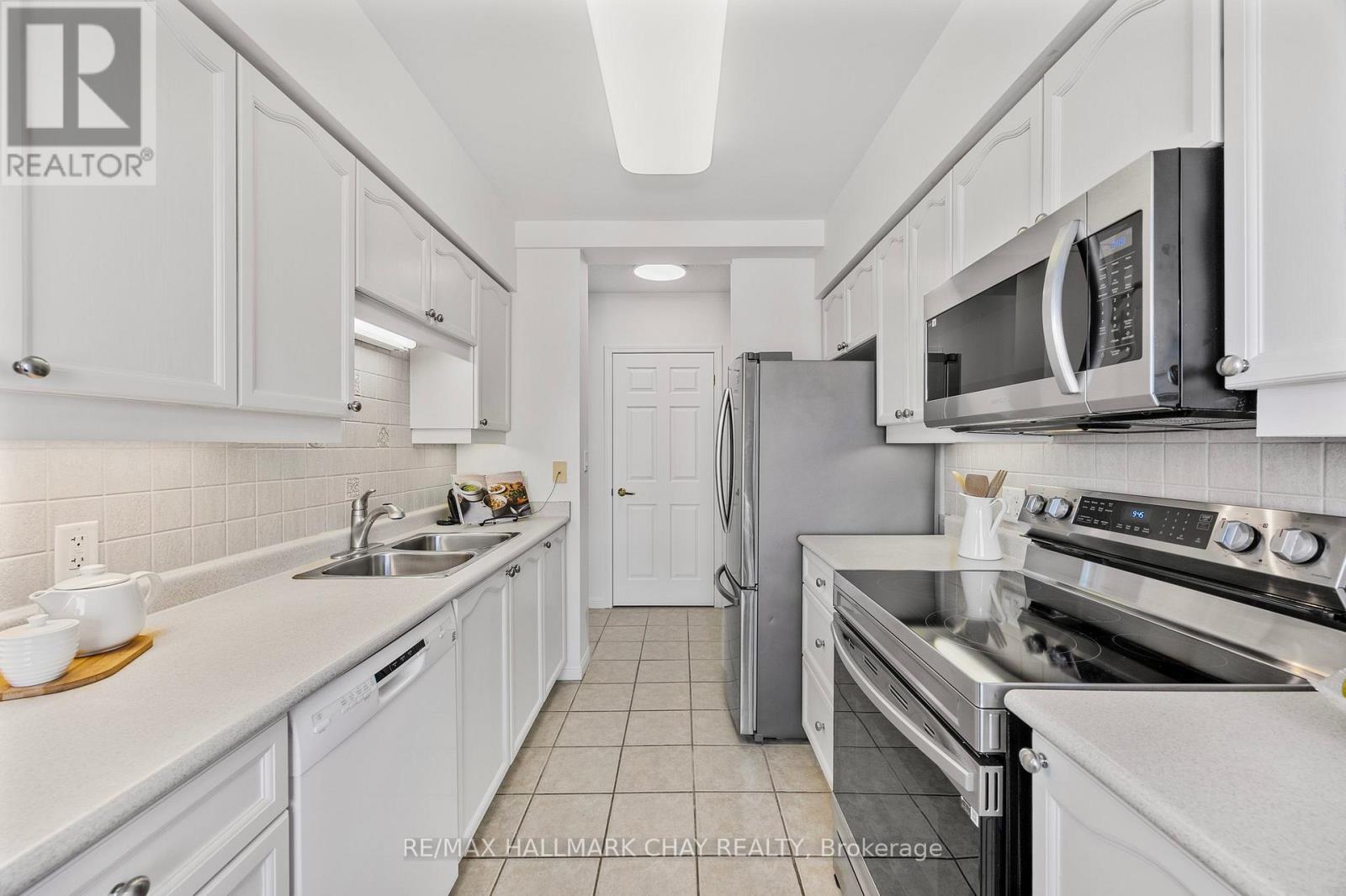 412 - 90 Dean Avenue, Barrie (Painswick South), Ontario  L4N 0M3 - Photo 8 - S12168173
