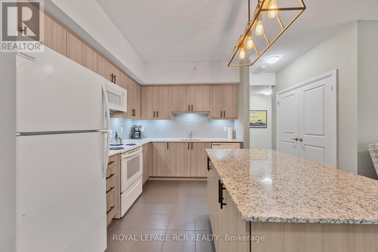 203 - 304 Essa Road, Barrie (0 West), Ontario  L9J 0H4 - Photo 12 - S12168183