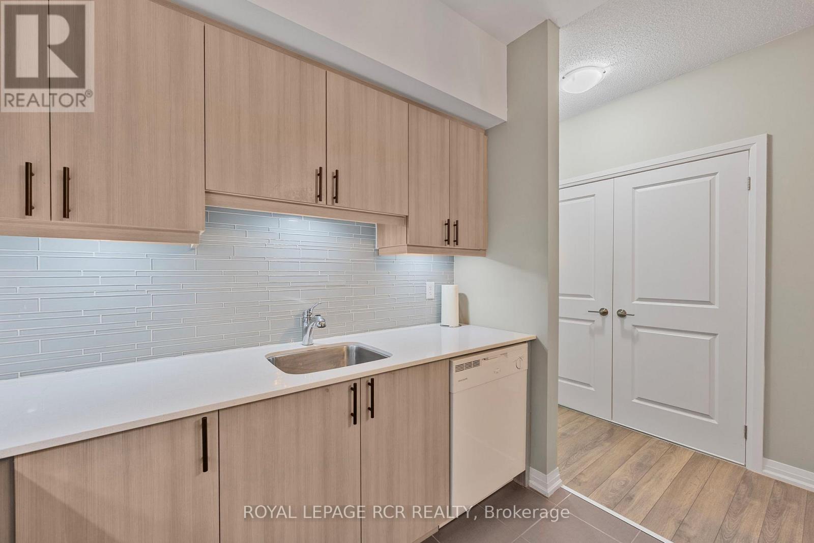 203 - 304 Essa Road, Barrie (0 West), Ontario  L9J 0H4 - Photo 13 - S12168183