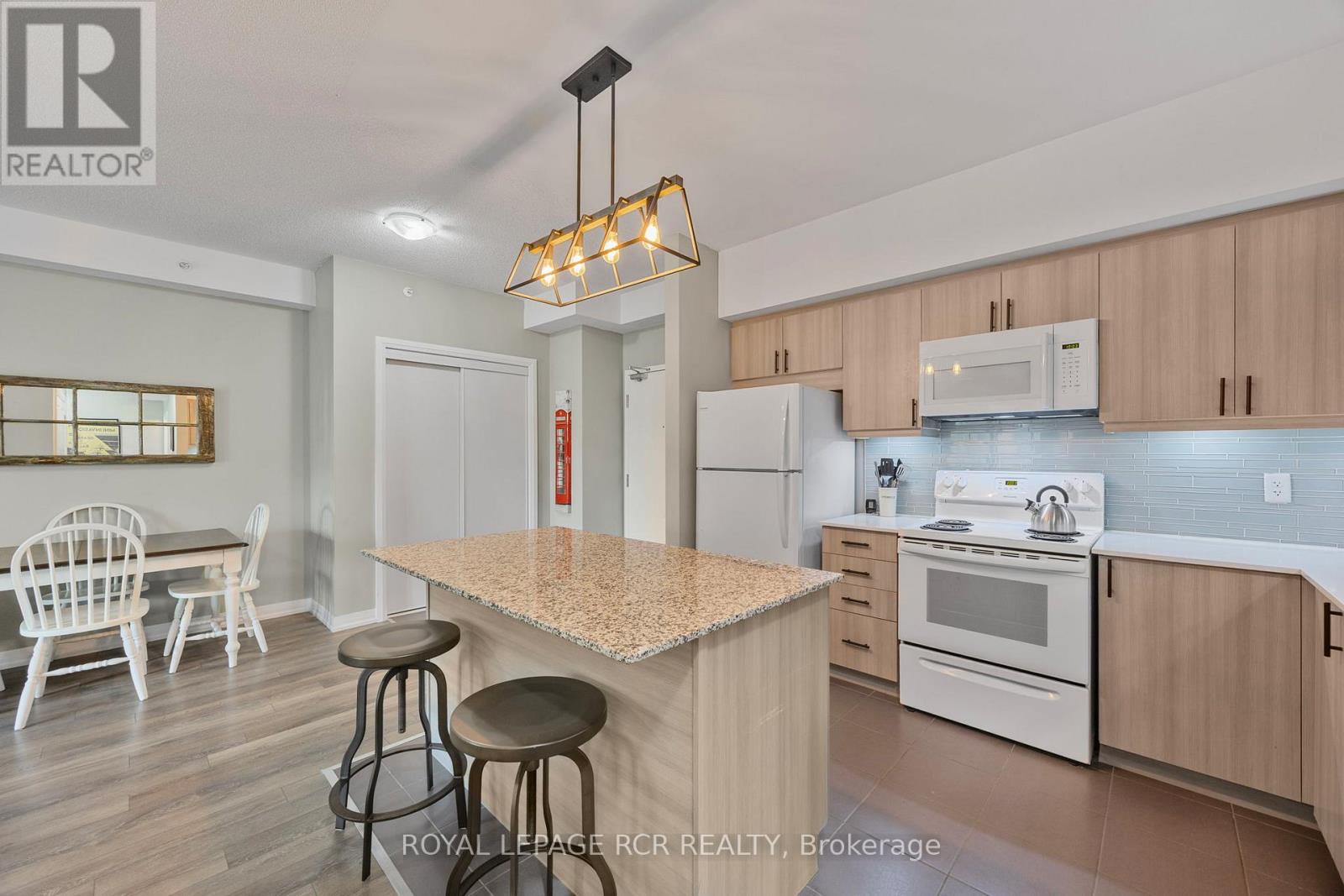 203 - 304 Essa Road, Barrie (0 West), Ontario  L9J 0H4 - Photo 14 - S12168183